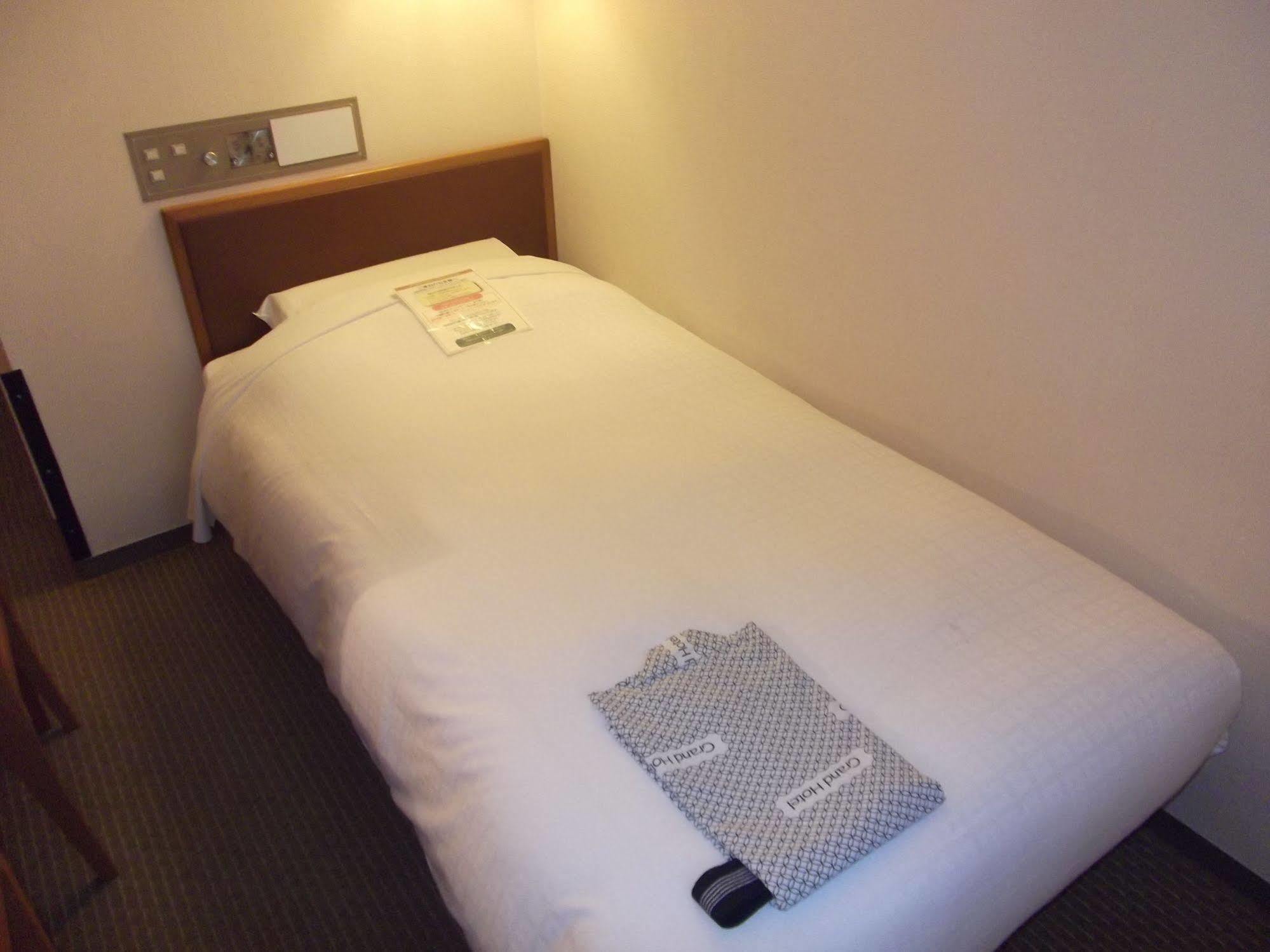 Ichikawa Grand Hotel Екстериор снимка