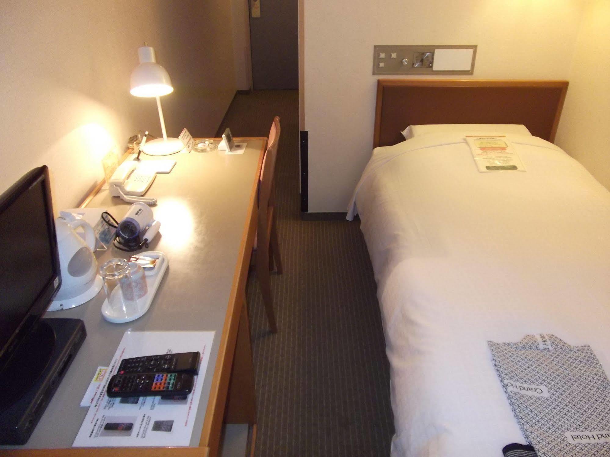 Ichikawa Grand Hotel Екстериор снимка